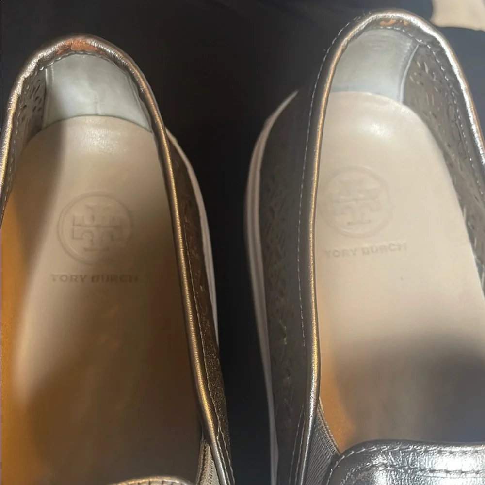 Tory Burch Lennon Laser Cut-Out - Picture 8 of 9